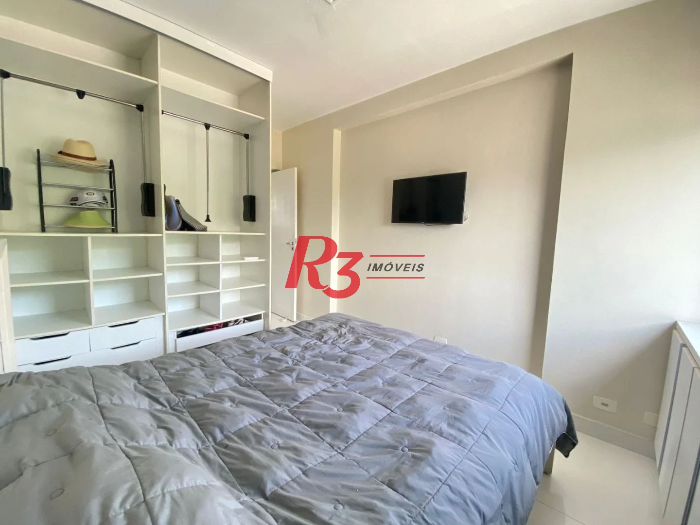 Apartamento com 3 dormitórios à venda, 120 m² por R$ 800.000,00 - Praia das Pitangueiras - Guarujá/SP