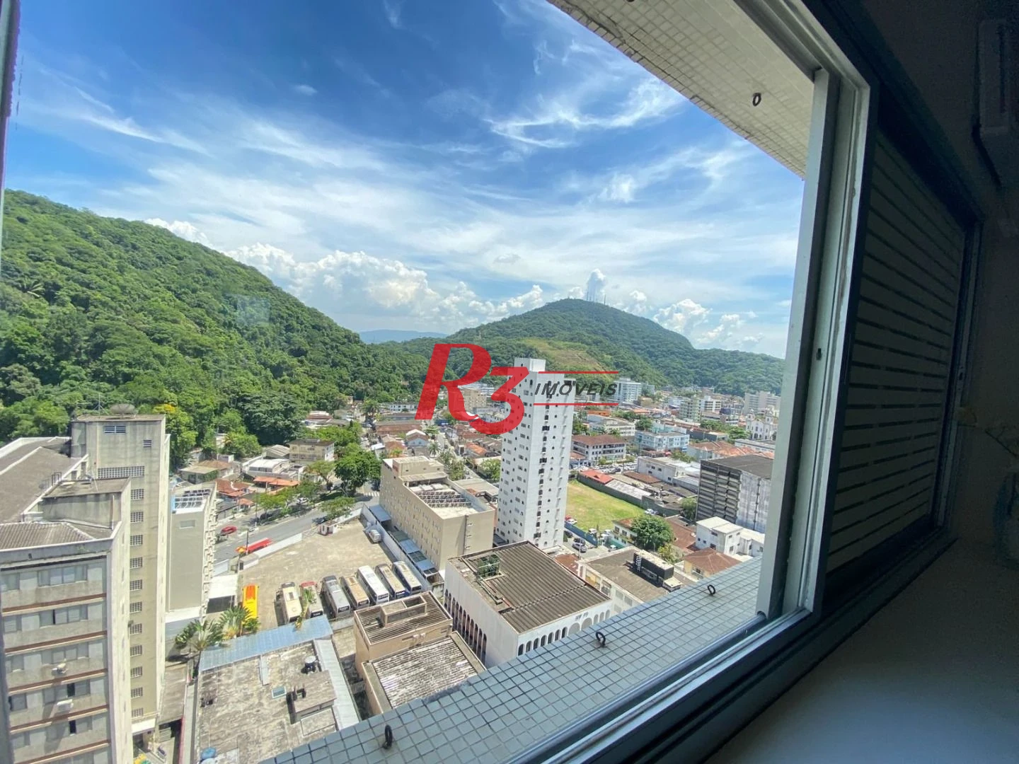 Apartamento com 3 dormitórios à venda, 120 m² por R$ 800.000,00 - Praia das Pitangueiras - Guarujá/SP