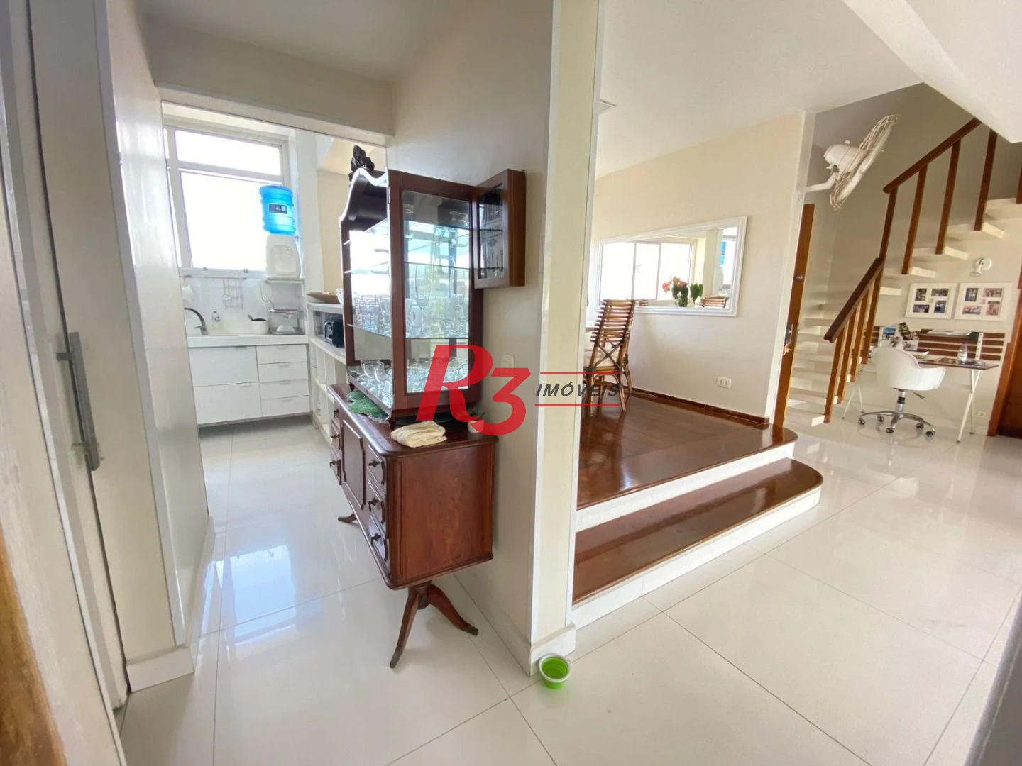 Apartamento com 3 dormitórios à venda, 120 m² por R$ 800.000,00 - Praia das Pitangueiras - Guarujá/SP