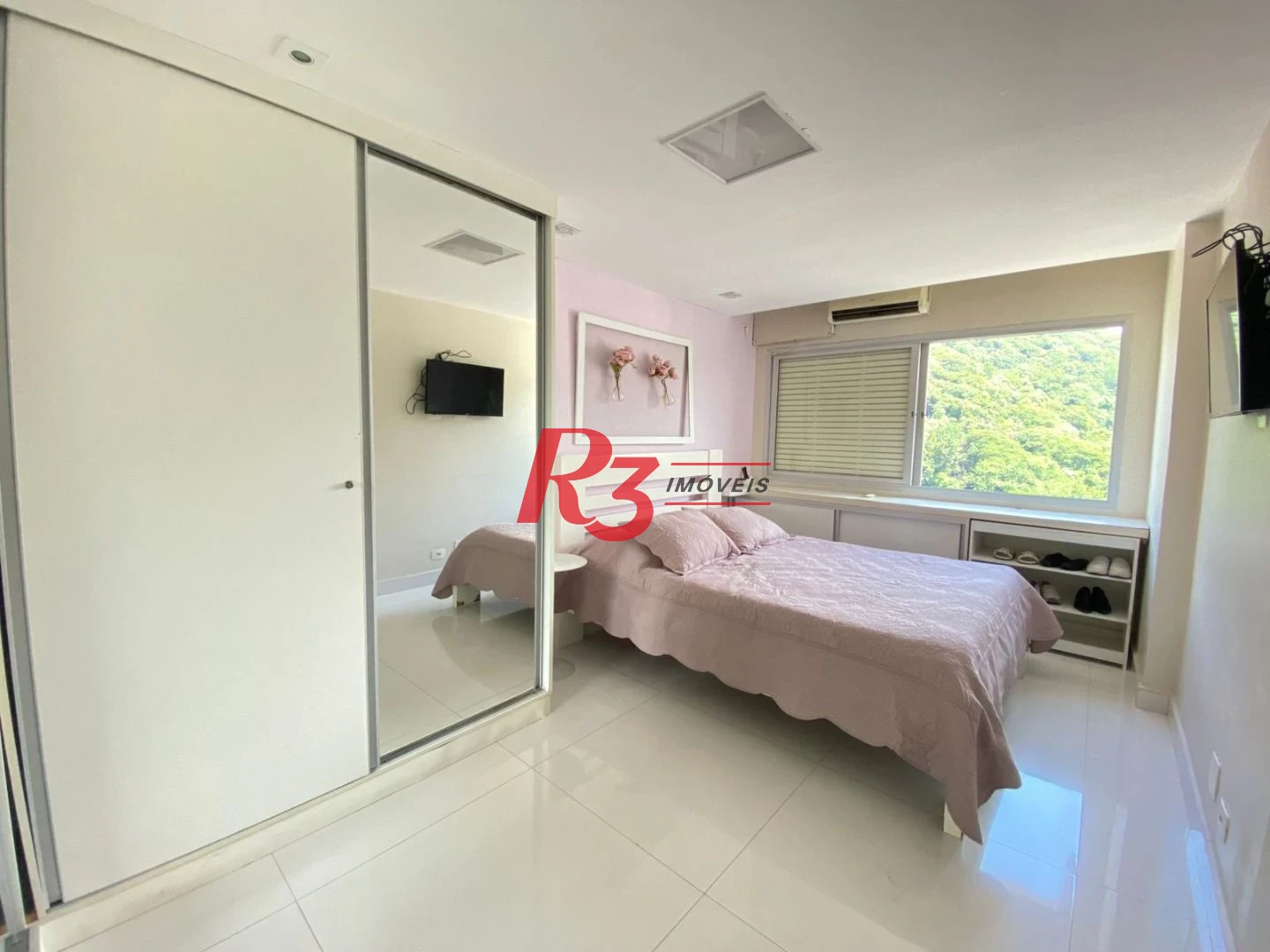 Apartamento com 3 dormitórios à venda, 120 m² por R$ 800.000,00 - Praia das Pitangueiras - Guarujá/SP