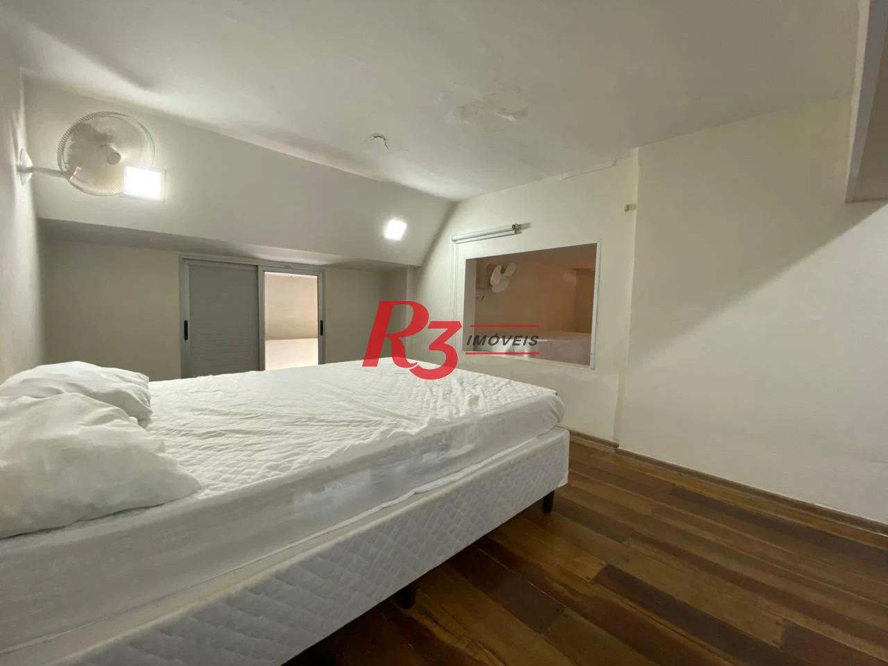 Apartamento com 3 dormitórios à venda, 120 m² por R$ 800.000,00 - Praia das Pitangueiras - Guarujá/SP