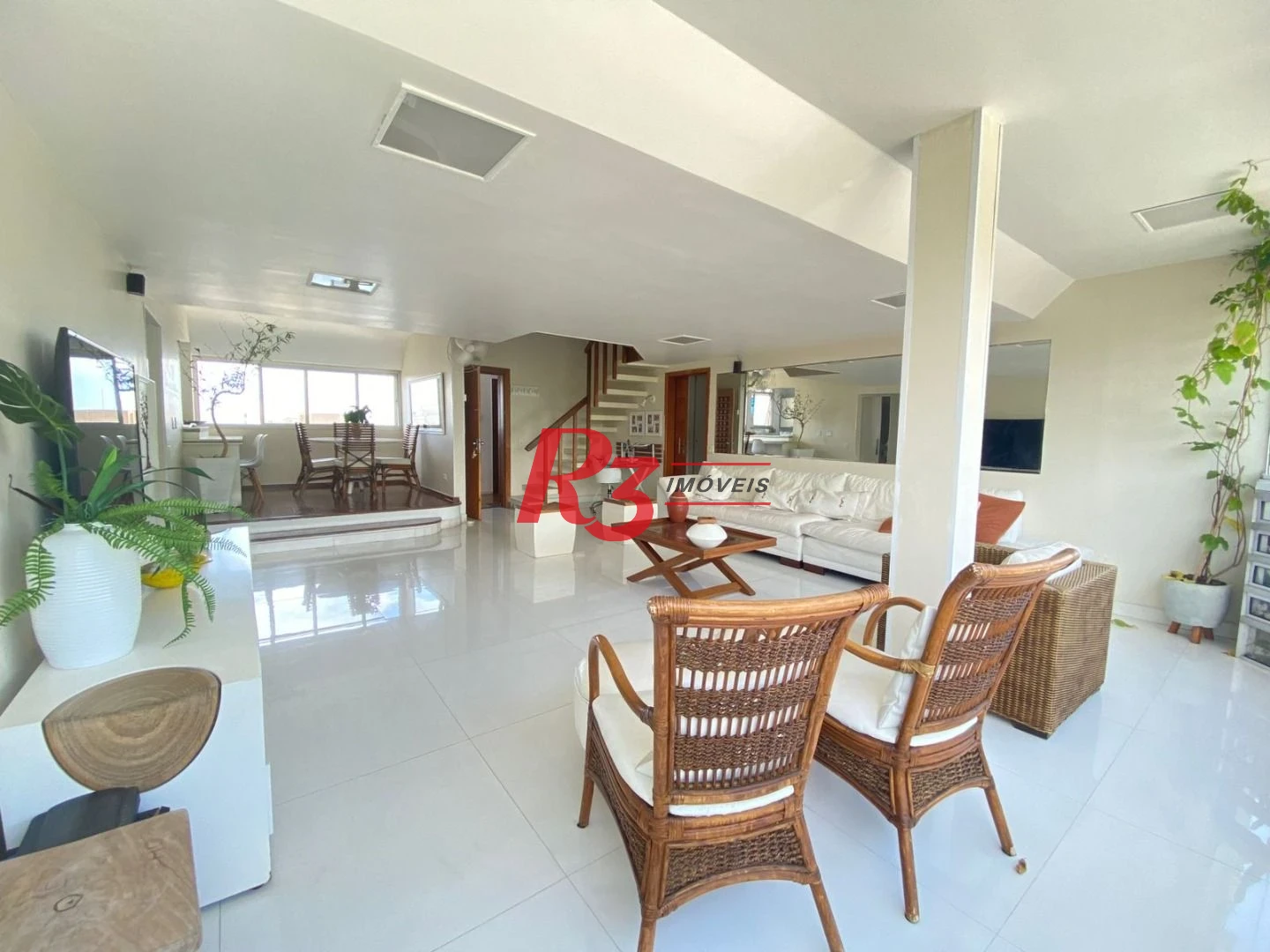 Apartamento com 3 dormitórios à venda, 120 m² por R$ 800.000,00 - Praia das Pitangueiras - Guarujá/SP