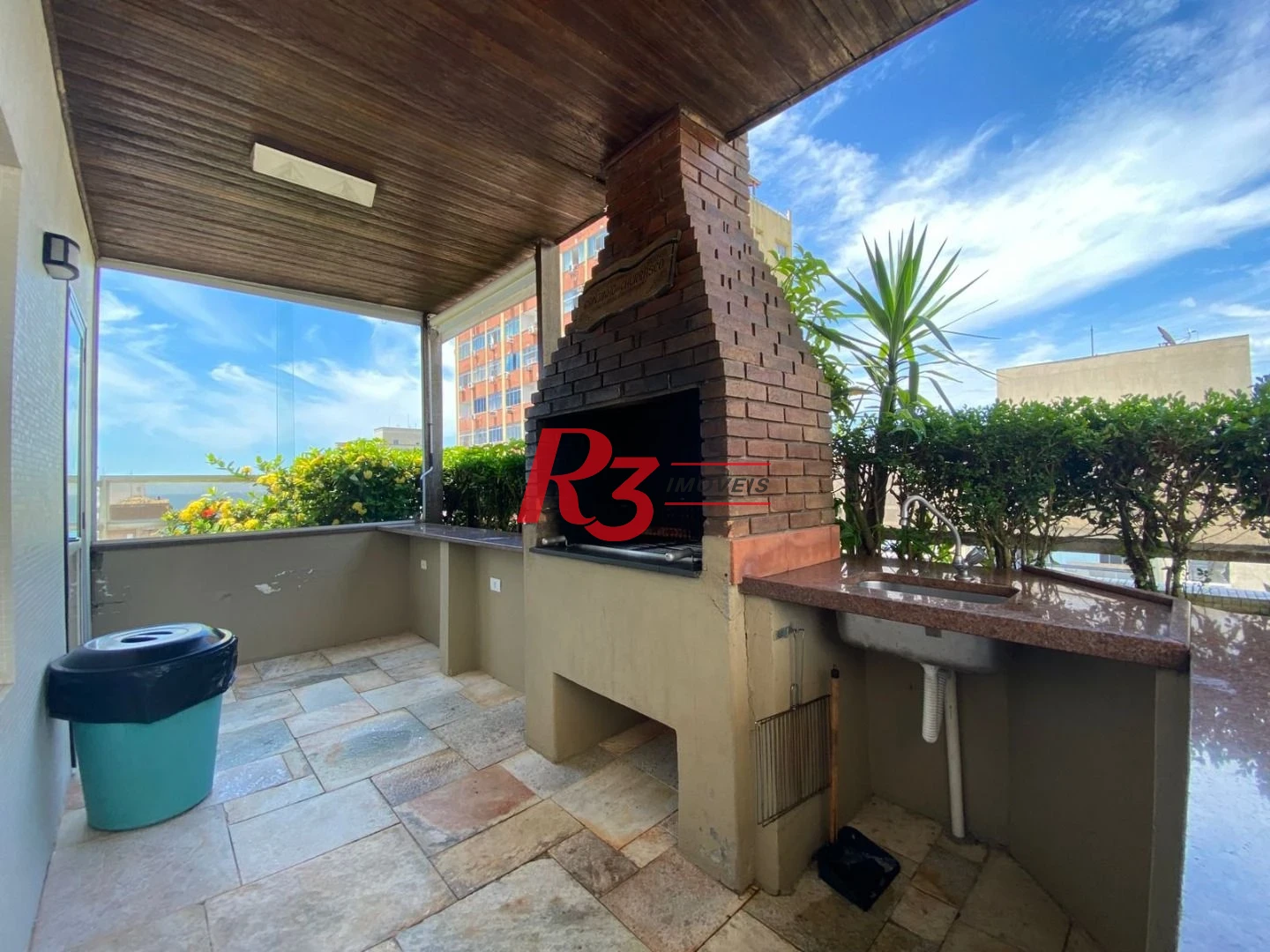 Apartamento com 3 dormitórios à venda, 120 m² por R$ 800.000,00 - Praia das Pitangueiras - Guarujá/SP
