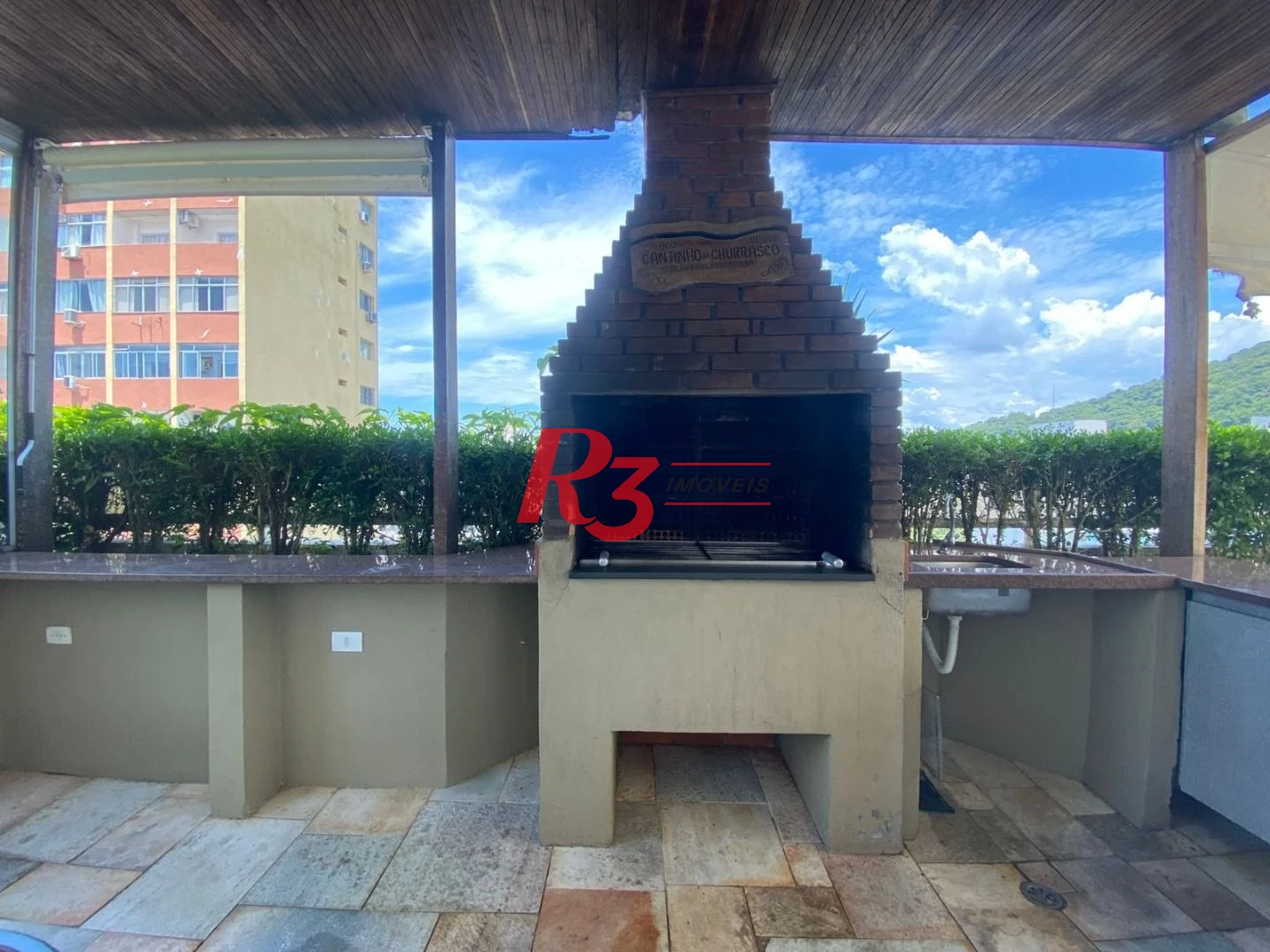 Apartamento com 3 dormitórios à venda, 120 m² por R$ 800.000,00 - Praia das Pitangueiras - Guarujá/SP