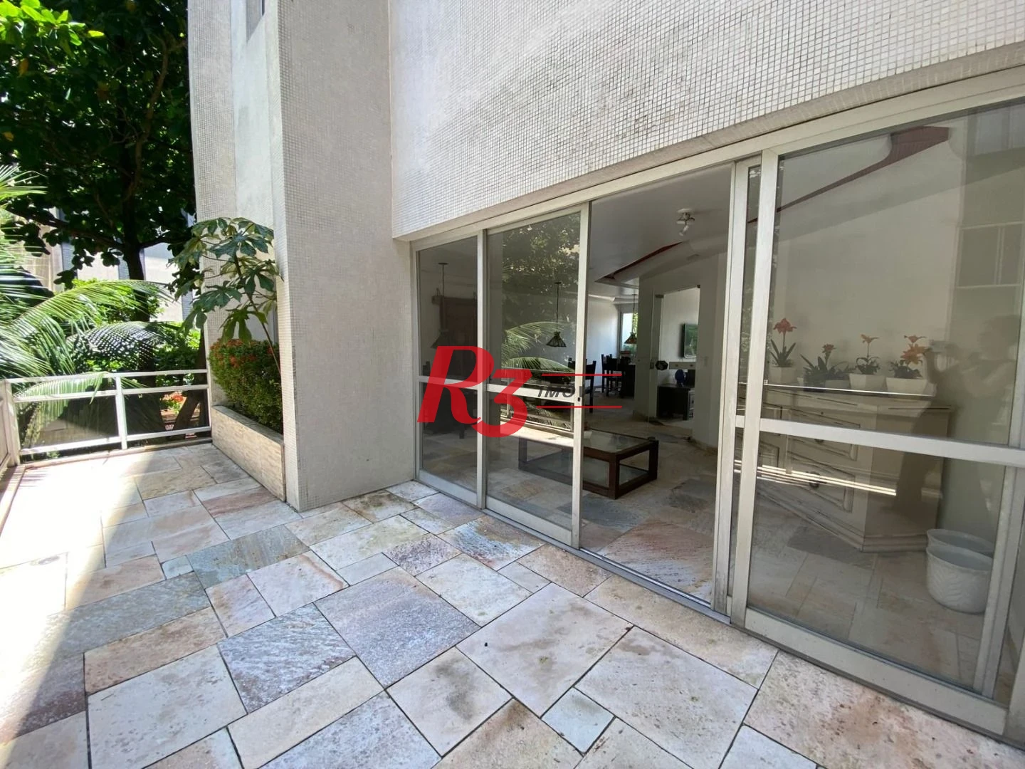 Apartamento com 3 dormitórios à venda, 120 m² por R$ 800.000,00 - Praia das Pitangueiras - Guarujá/SP