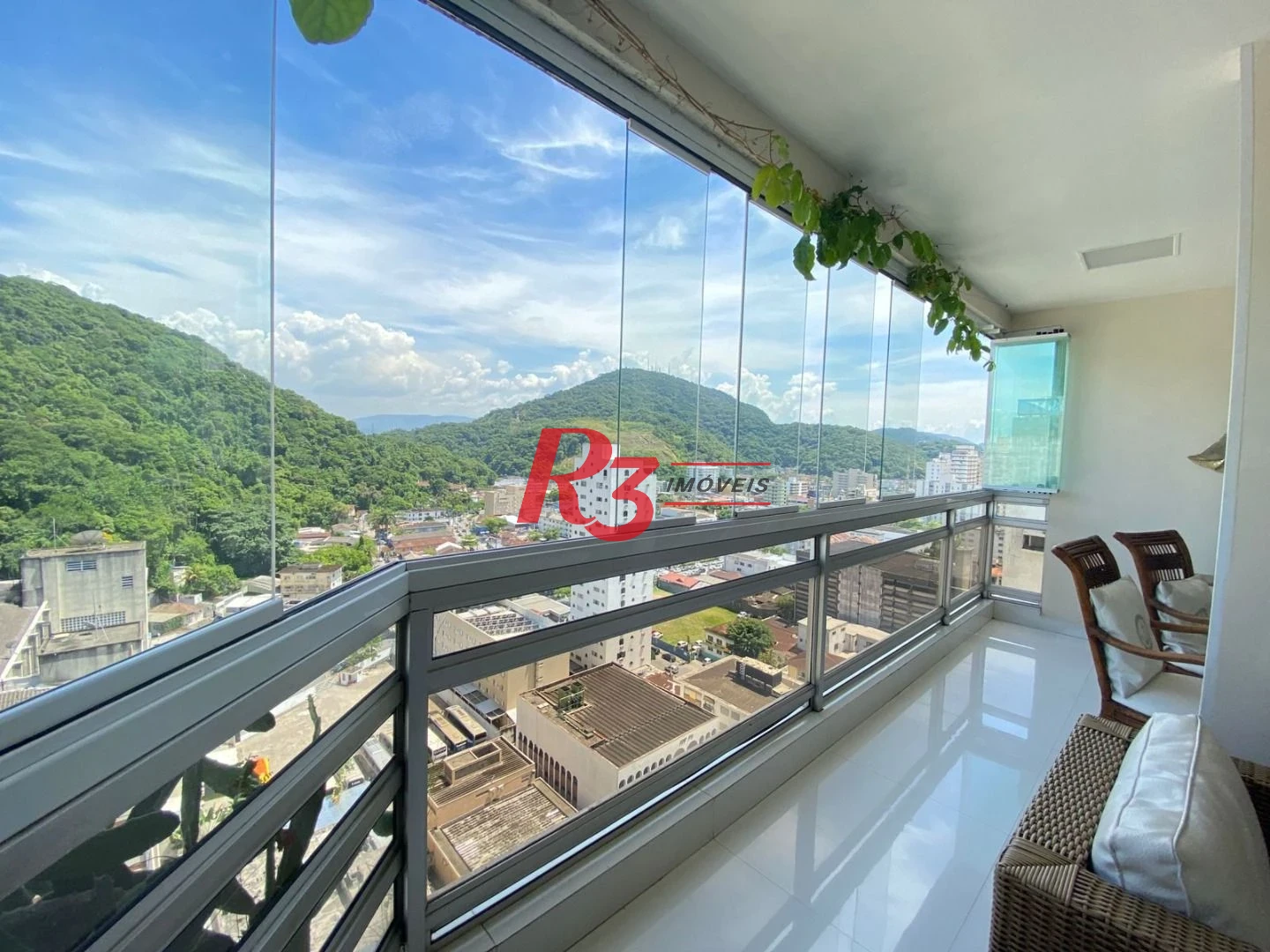 Apartamento com 3 dormitórios à venda, 120 m² por R$ 800.000,00 - Praia das Pitangueiras - Guarujá/SP