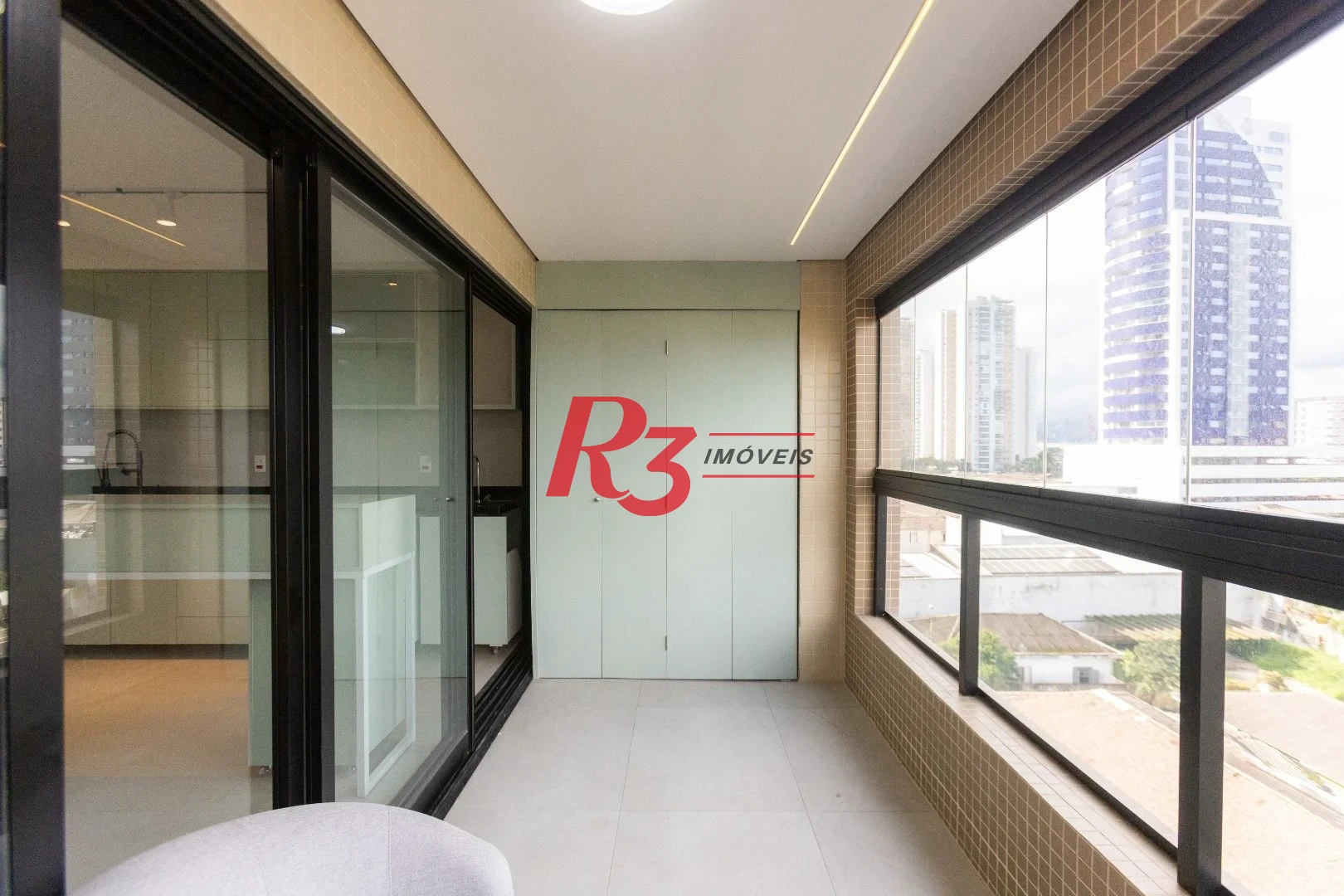 Apartamento com 2 dormitórios à venda, 65 m² por R$ 817.300,00 - Ponta da Praia - Santos/SP