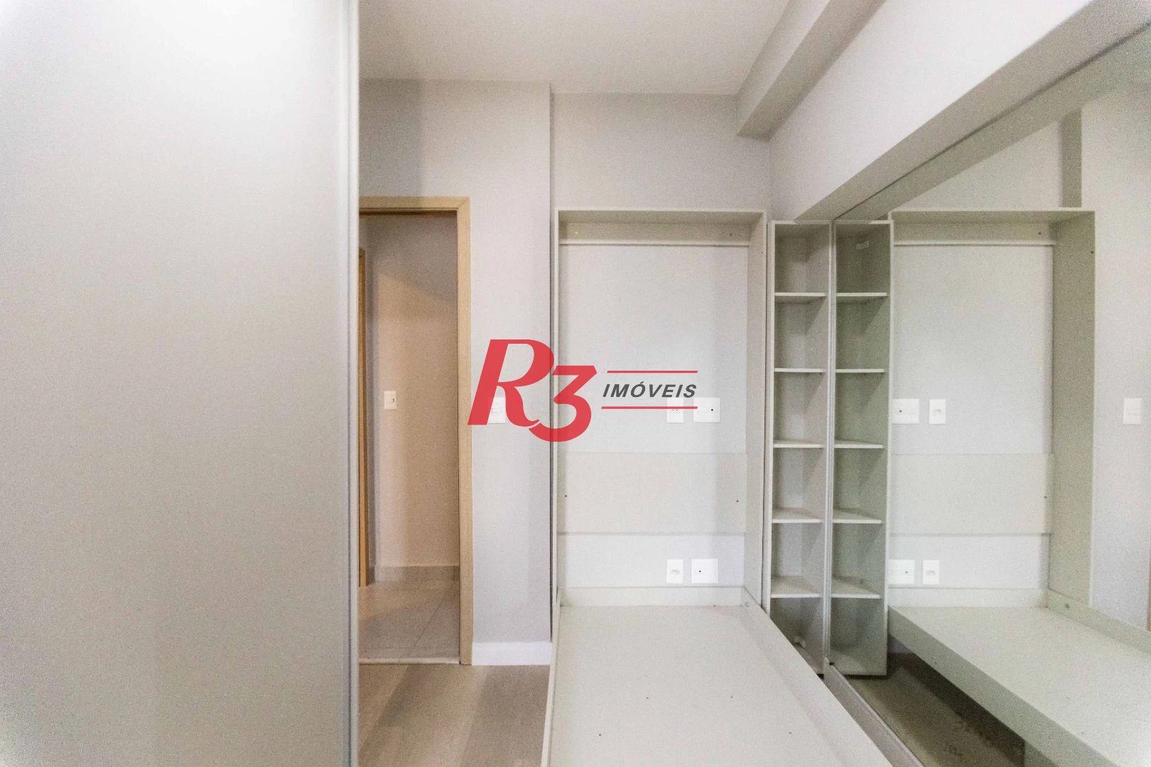 Apartamento com 2 dormitórios à venda, 65 m² por R$ 817.300,00 - Ponta da Praia - Santos/SP