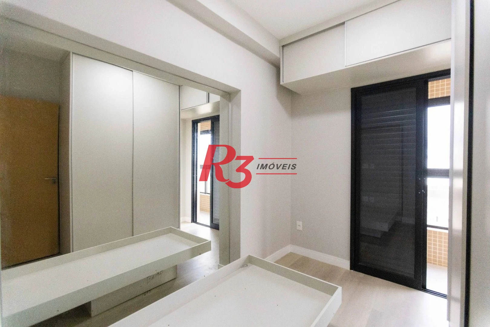 Apartamento com 2 dormitórios à venda, 65 m² por R$ 817.300,00 - Ponta da Praia - Santos/SP
