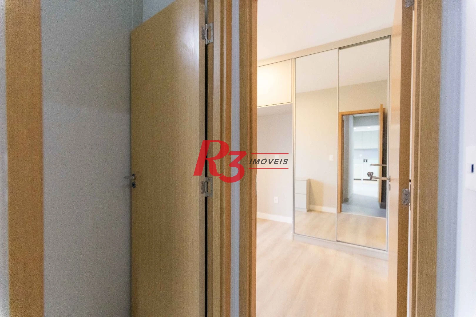 Apartamento com 2 dormitórios à venda, 65 m² por R$ 817.300,00 - Ponta da Praia - Santos/SP
