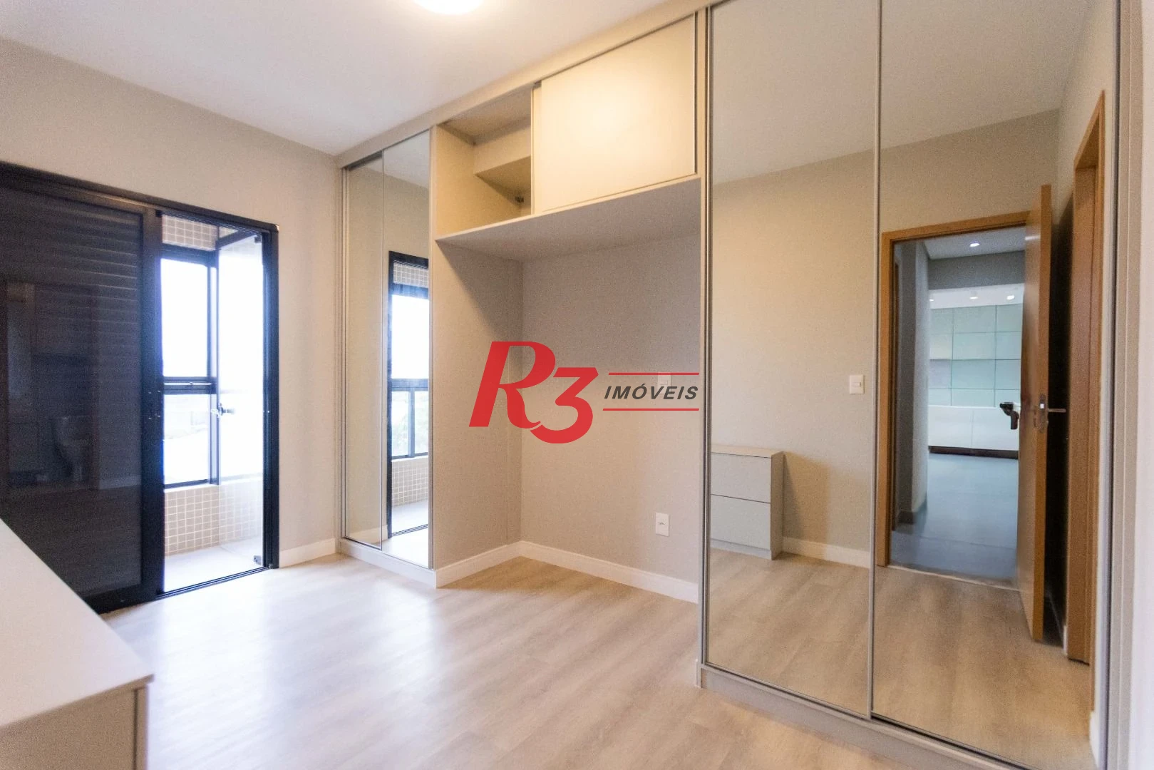 Apartamento com 2 dormitórios à venda, 65 m² por R$ 817.300,00 - Ponta da Praia - Santos/SP