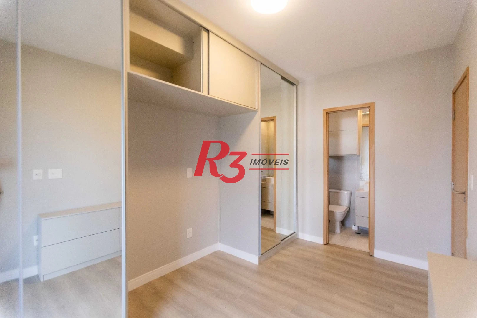 Apartamento com 2 dormitórios à venda, 65 m² por R$ 817.300,00 - Ponta da Praia - Santos/SP