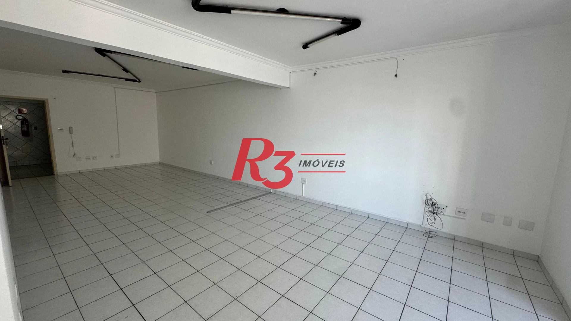 Sala à venda, 104 m² por R$ 300.000,00 - Vila Matias - Santos/SP