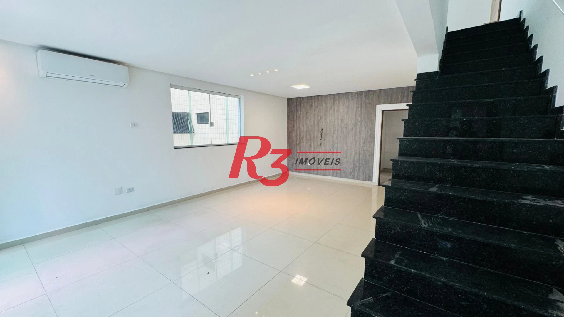 Casa com 4 dormitórios à venda, 194 m² por R$ 1.800.000,00 - Gonzaga - Santos/SP