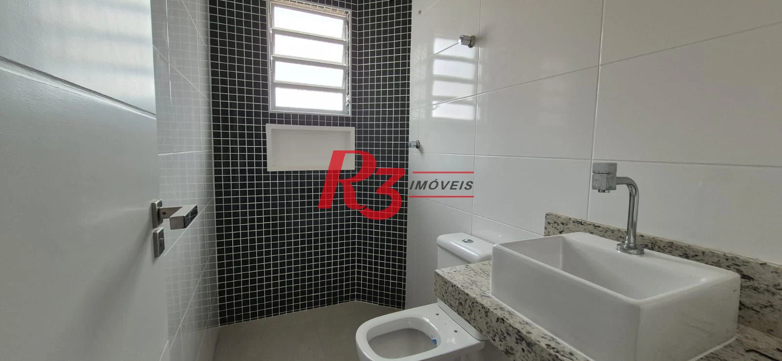 Casa com 3 dormitórios à venda, 155 m² por R$ 1.300.000,00 - Embaré - Santos/SP