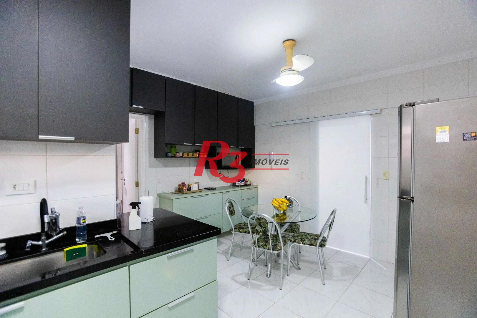 Apartamento com 3 dormitórios à venda, 124 m² por R$ 980.000,00 - Gonzaga - Santos/SP