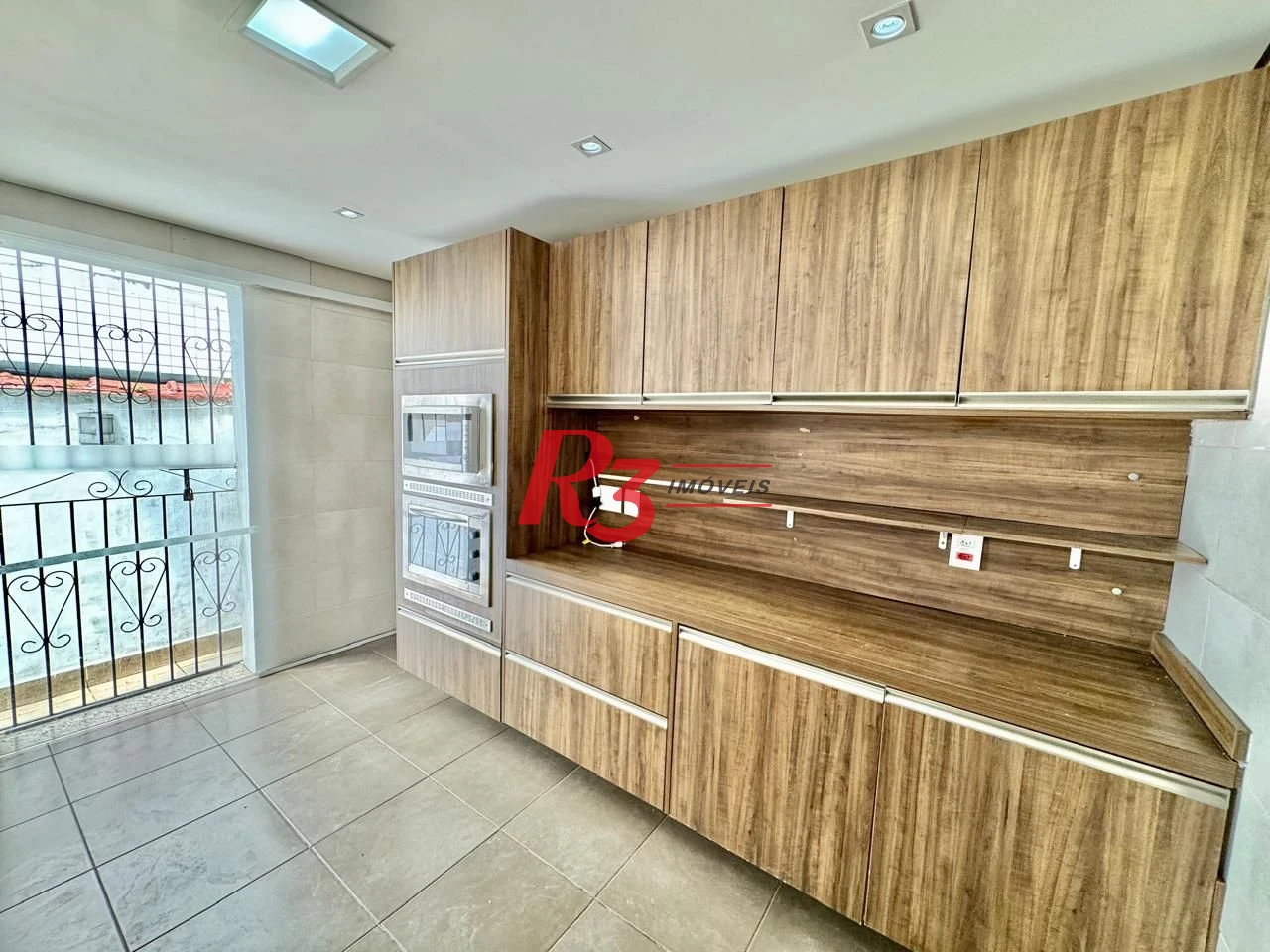 Casa com 3 dormitórios à venda, 231 m² por R$ 1.500.000,00 - Gonzaguinha - São Vicente/SP