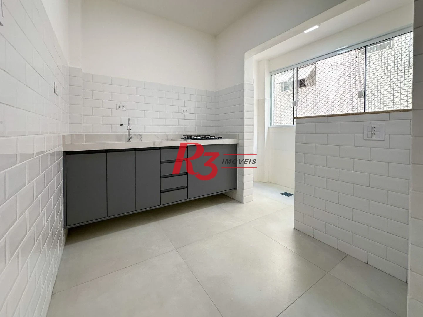 Apartamento com 2 dormitórios à venda, 65 m² por R$ 390.000,00 - Itararé - São Vicente/SP
