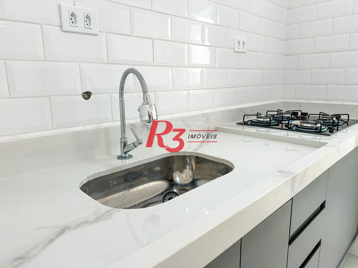 Apartamento com 2 dormitórios à venda, 65 m² por R$ 390.000,00 - Itararé - São Vicente/SP