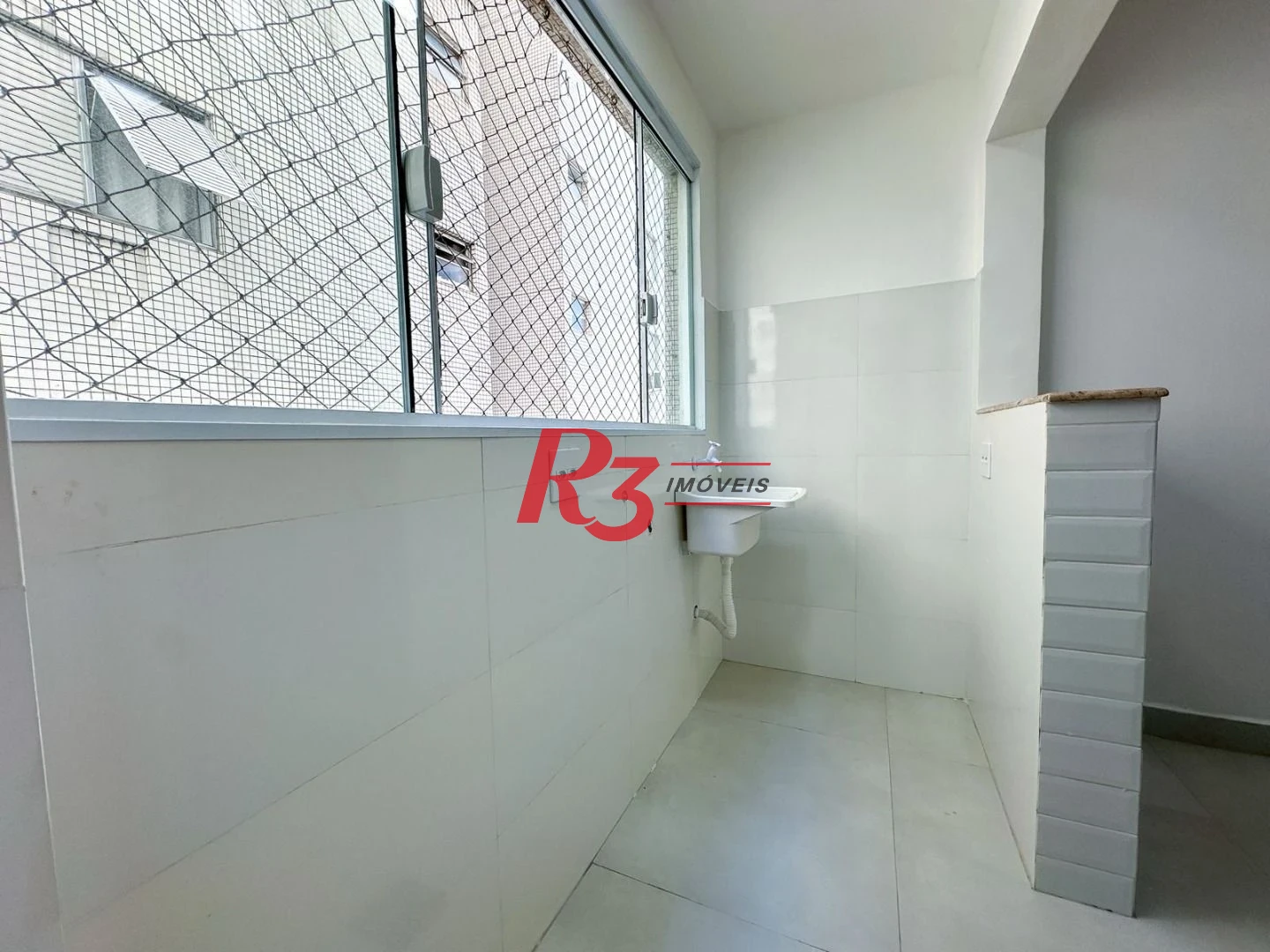 Apartamento com 2 dormitórios à venda, 65 m² por R$ 390.000,00 - Itararé - São Vicente/SP