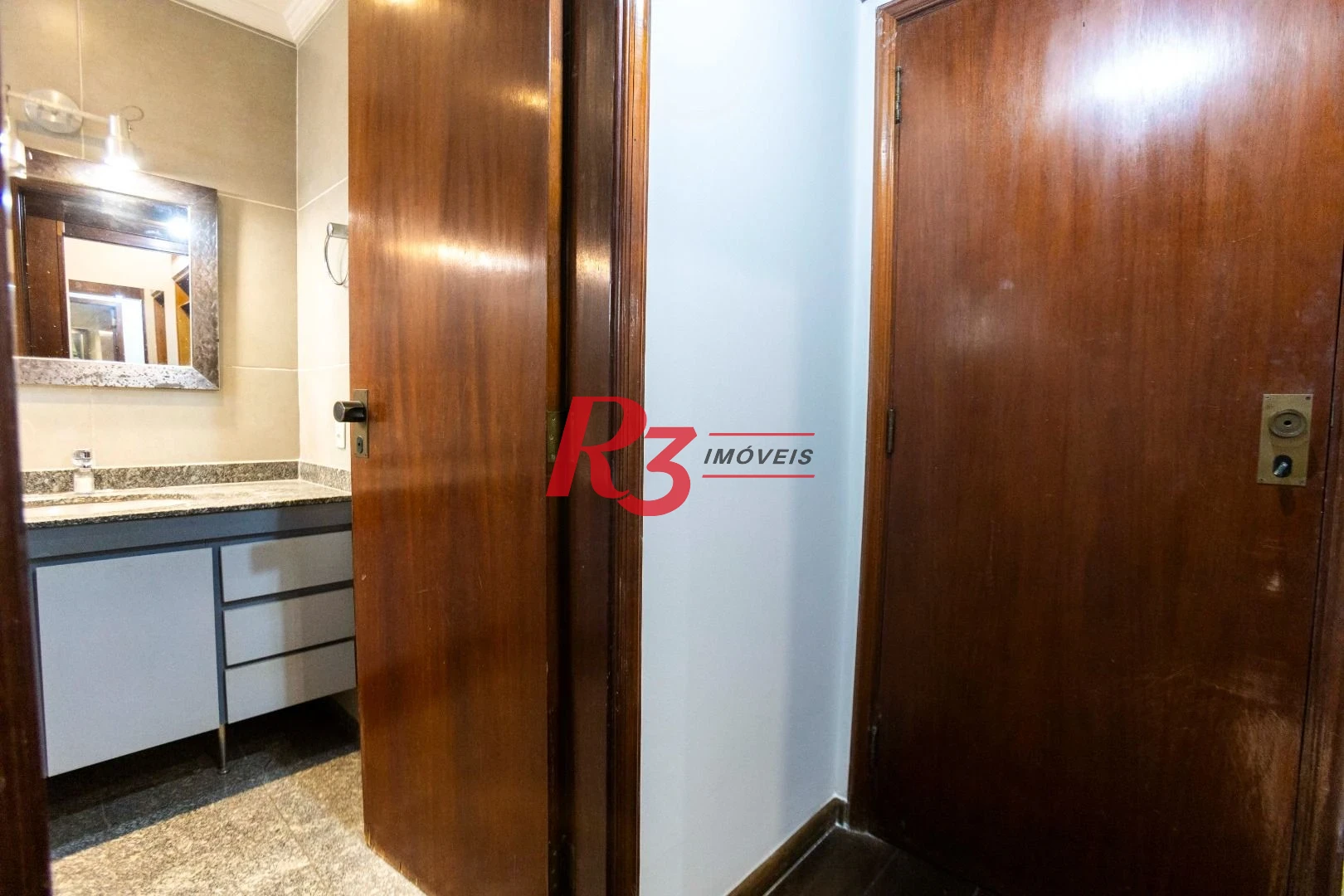 Apartamento com 3 dormitórios à venda, 183 m² por R$ 1.300.000,00 - Pompéia - Santos/SP