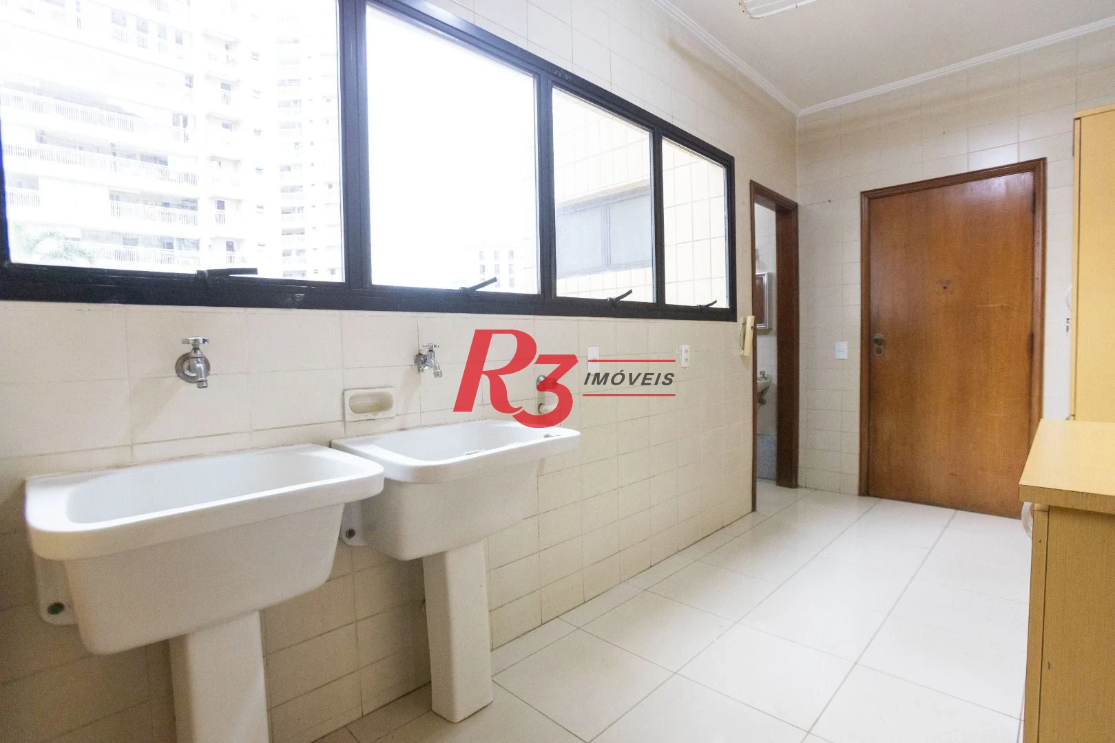 Apartamento com 3 dormitórios à venda, 183 m² por R$ 1.300.000,00 - Pompéia - Santos/SP