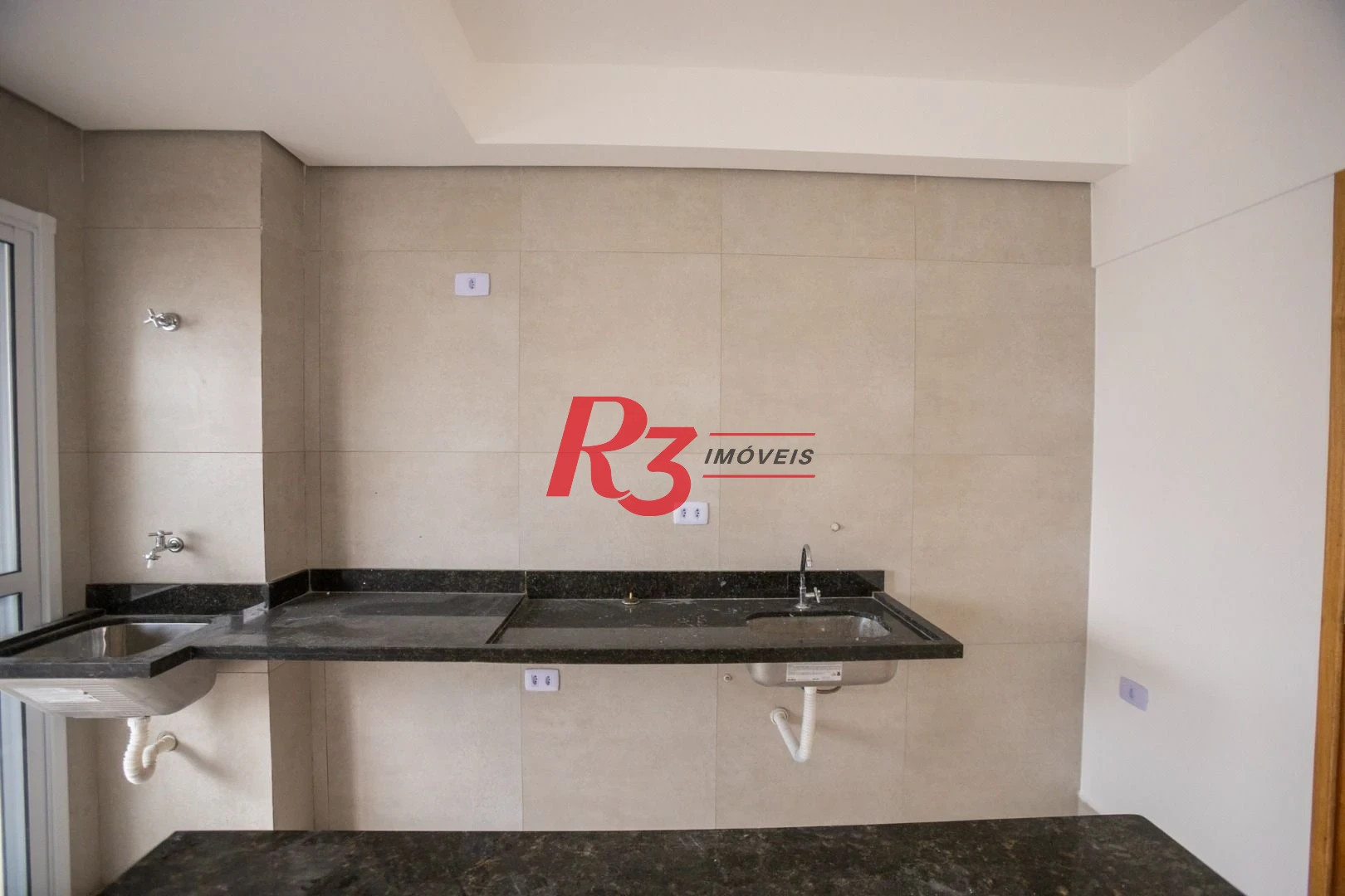 Apartamento com 2 dormitórios à venda, 55 m² por R$ 570.000,00 - Marapé - Santos/SP