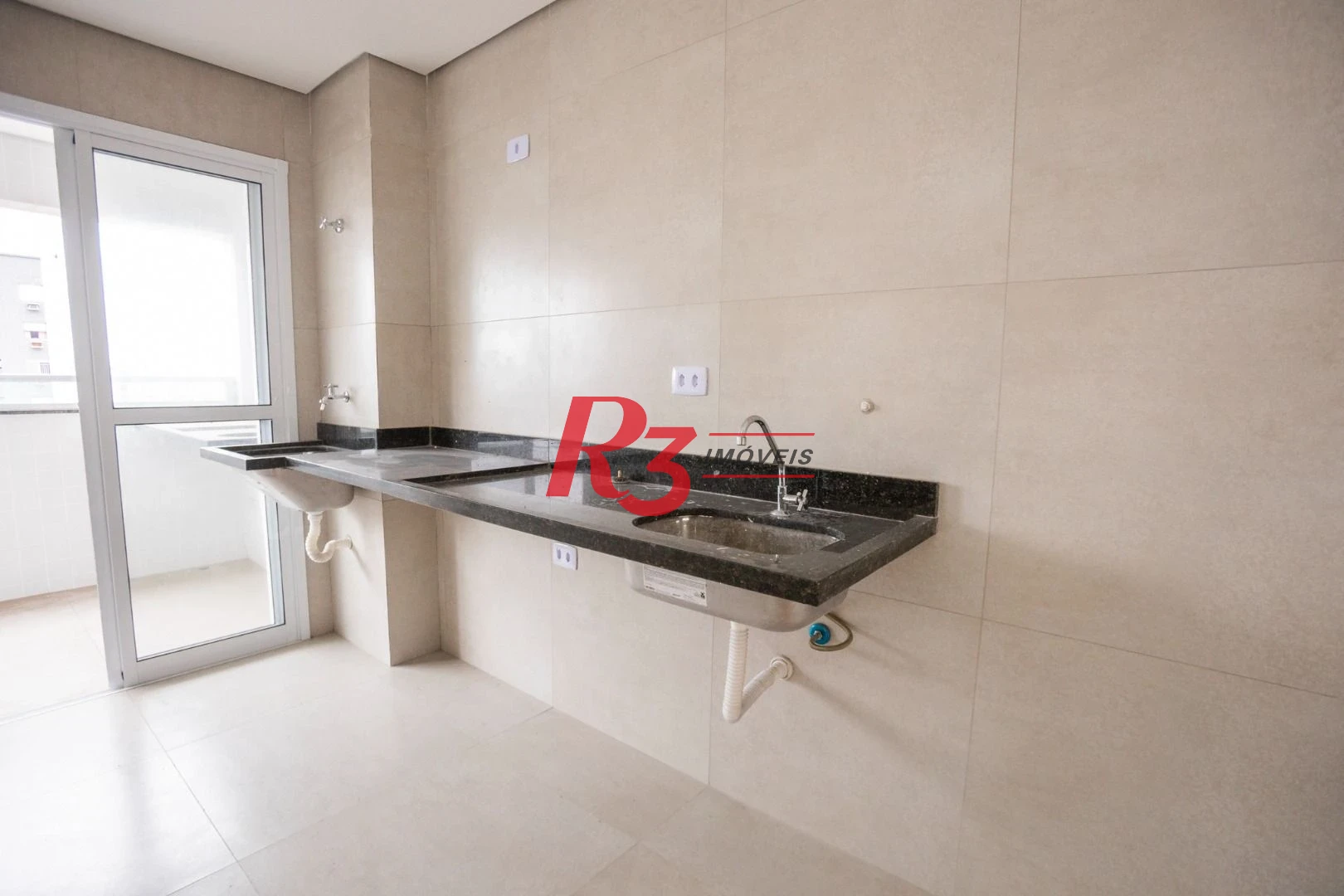 Apartamento com 2 dormitórios à venda, 55 m² por R$ 570.000,00 - Marapé - Santos/SP