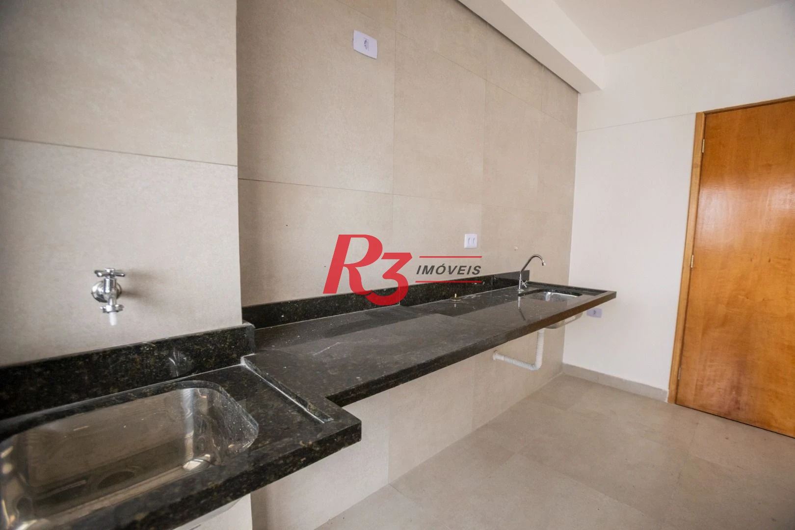 Apartamento com 2 dormitórios à venda, 55 m² por R$ 570.000,00 - Marapé - Santos/SP