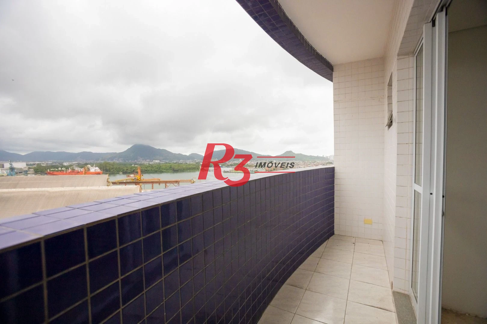 Sala, 35 m² - venda por R$ 355.000,00 ou aluguel por R$ 3.200,00/mês - Ponta da Praia - Santos/SP