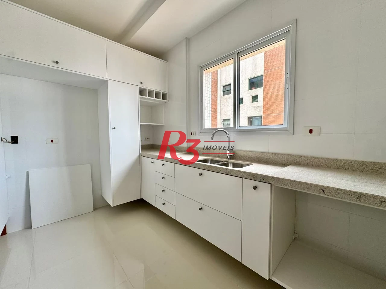 Apartamento com 3 dormitórios à venda, 131 m² por R$ 1.800.000,00 - Boqueirão - Santos/SP