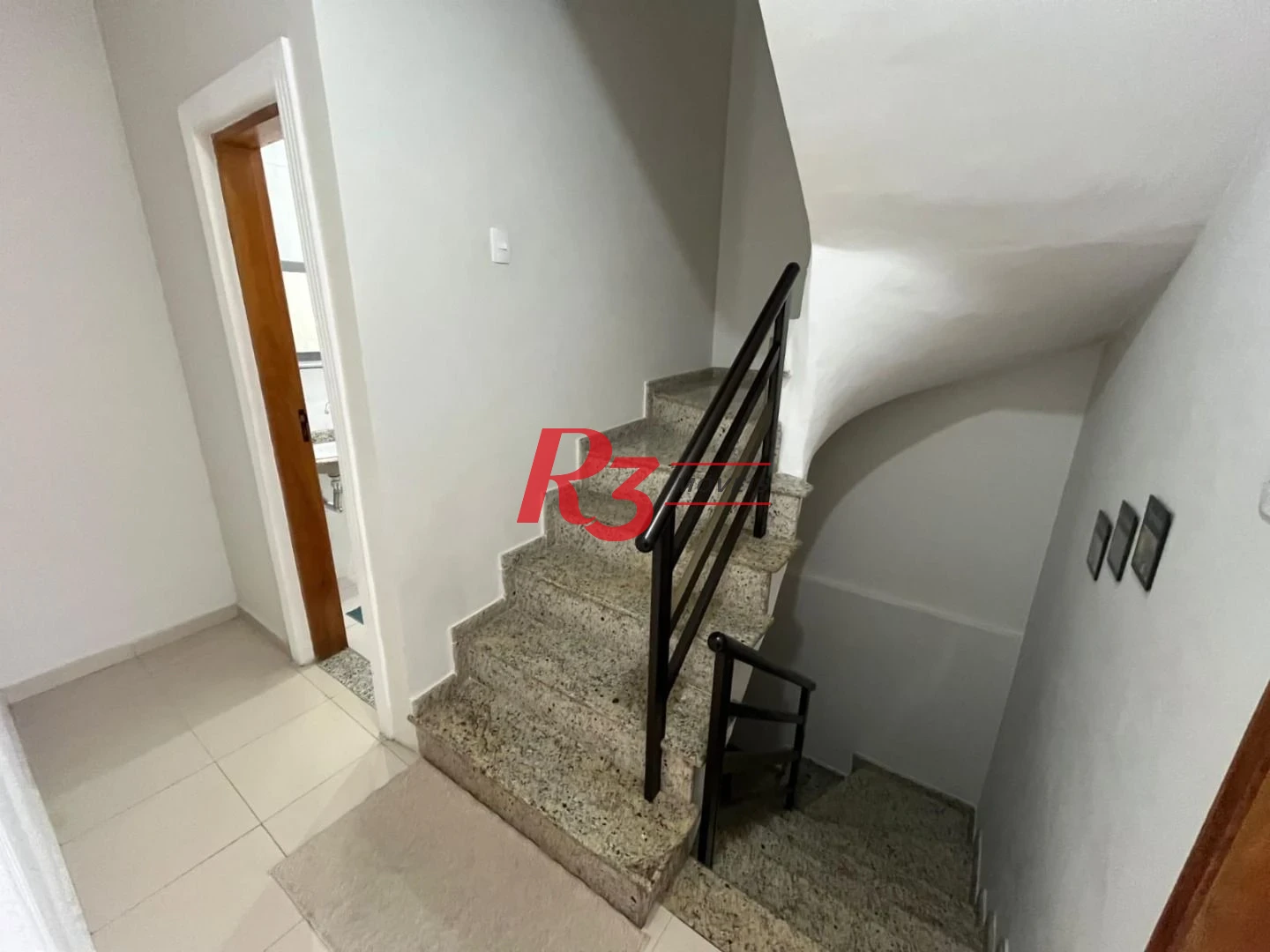 Casa com 3 dormitórios à venda, 141 m² por R$ 690.000,00 - Centro - São Vicente/SP