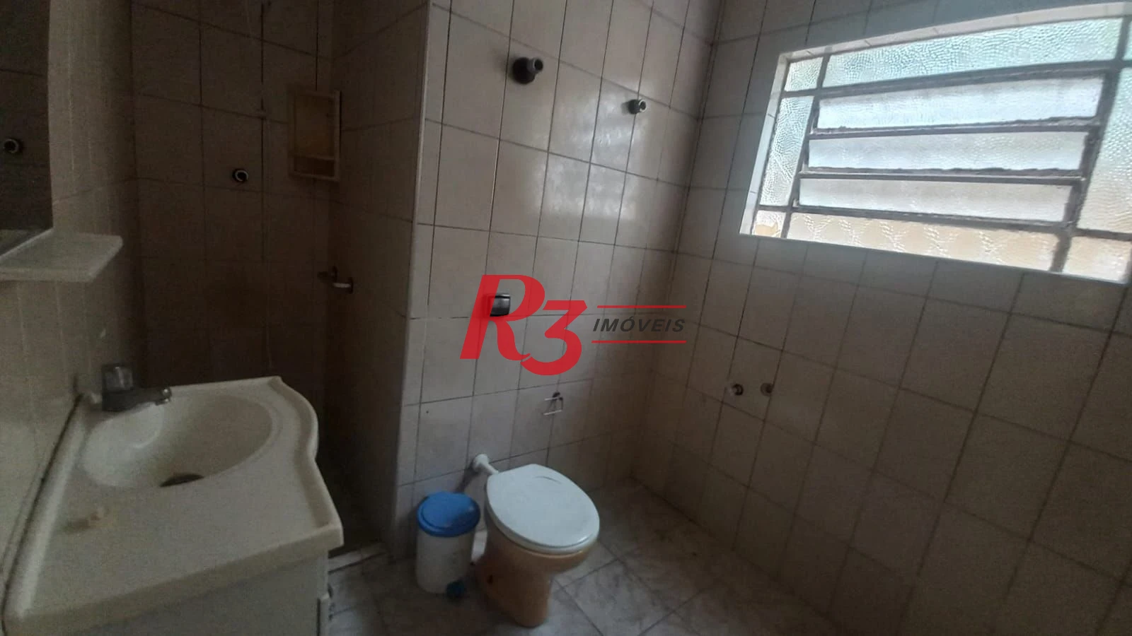 Apartamento com 2 dormitórios à venda, 74 m² por R$ 360.000,00 - Gonzaga - Santos/SP