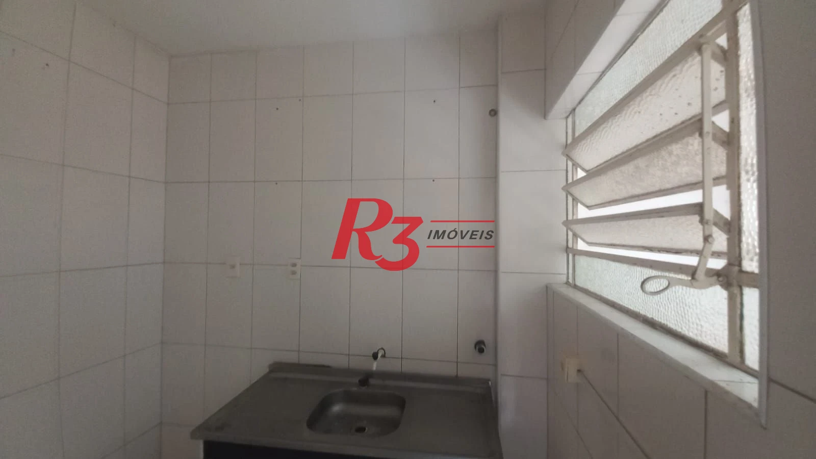 Apartamento com 2 dormitórios à venda, 74 m² por R$ 360.000,00 - Gonzaga - Santos/SP