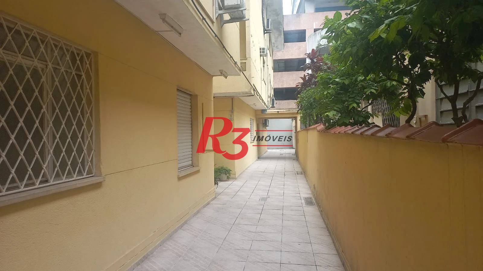 Apartamento com 2 dormitórios à venda, 74 m² por R$ 360.000,00 - Gonzaga - Santos/SP