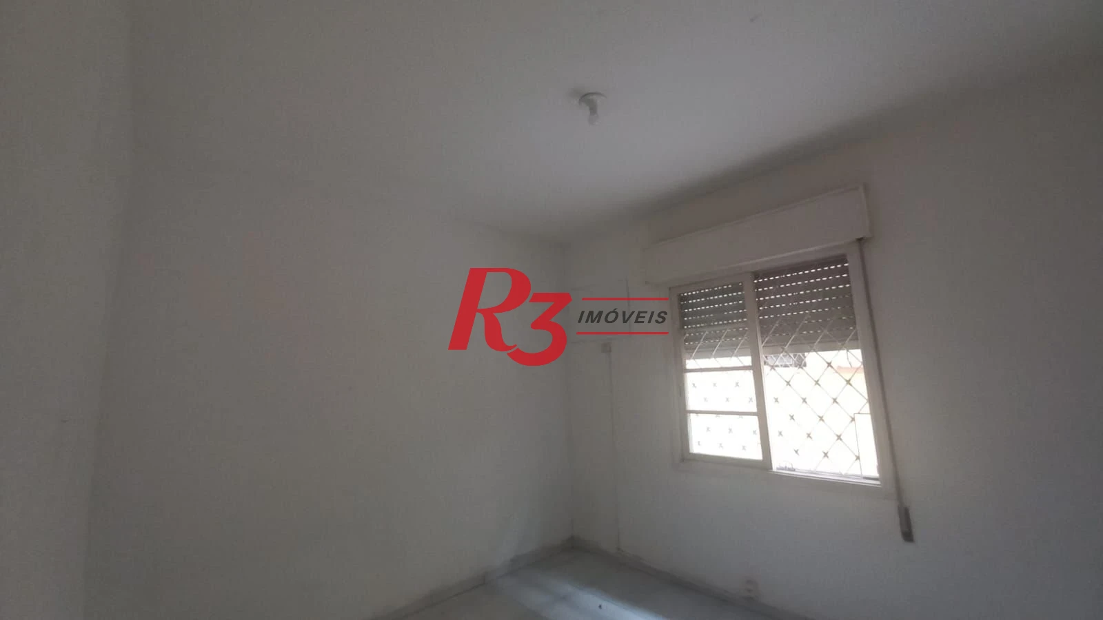 Apartamento com 2 dormitórios à venda, 74 m² por R$ 360.000,00 - Gonzaga - Santos/SP