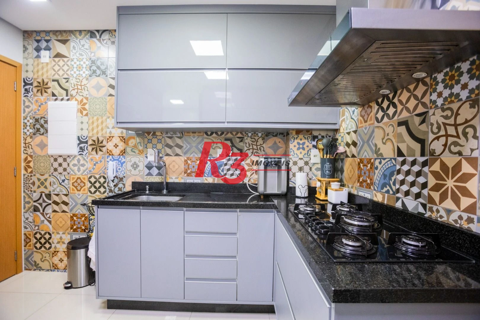 Apartamento com 3 dormitórios à venda, 110 m² por R$ 1.890.000,00 - Boqueirão - Santos/SP