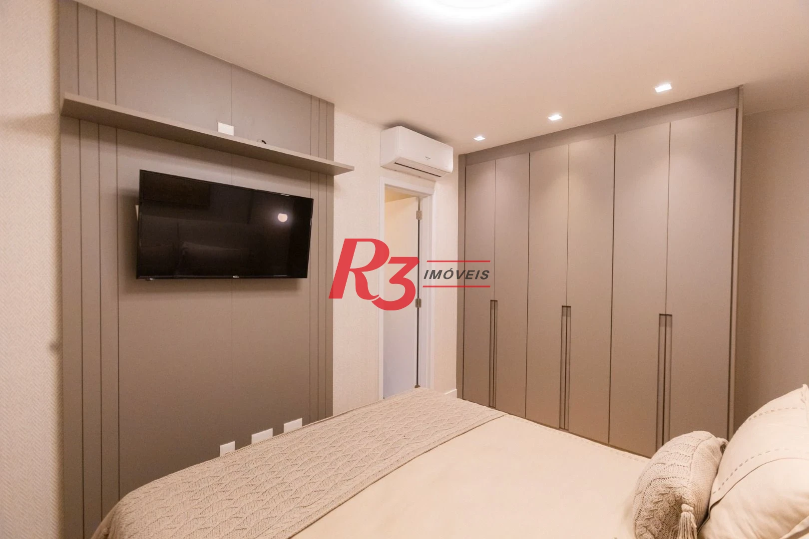 Apartamento com 3 dormitórios à venda, 132 m² por R$ 2.390.000,00 - Pompéia - Santos/SP
