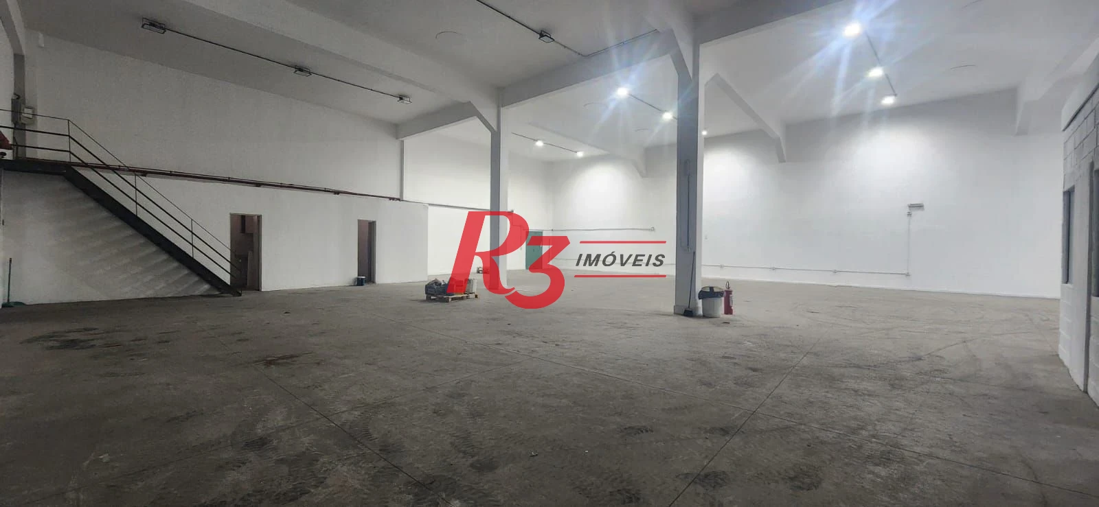 Galpão para alugar, 879 m² por R$ 35.000,01/mês - Encruzilhada - Santos/SP