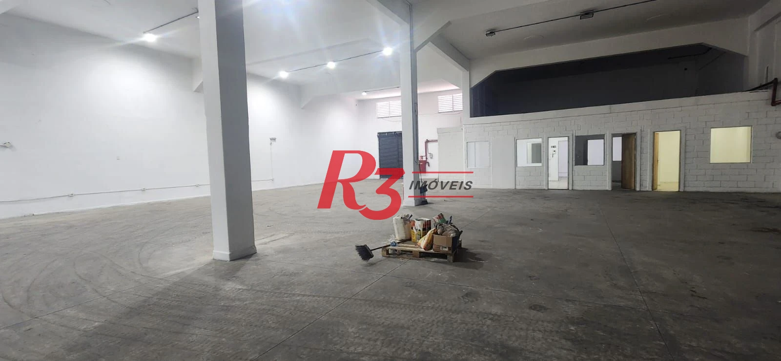 Galpão para alugar, 879 m² por R$ 35.000,01/mês - Encruzilhada - Santos/SP
