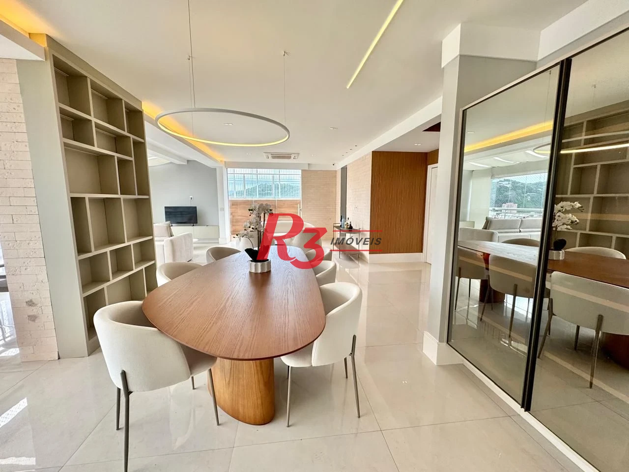 Cobertura com 5 dormitórios à venda, 265 m² por R$ 3.750.000,00 - Gonzaga - Santos/SP