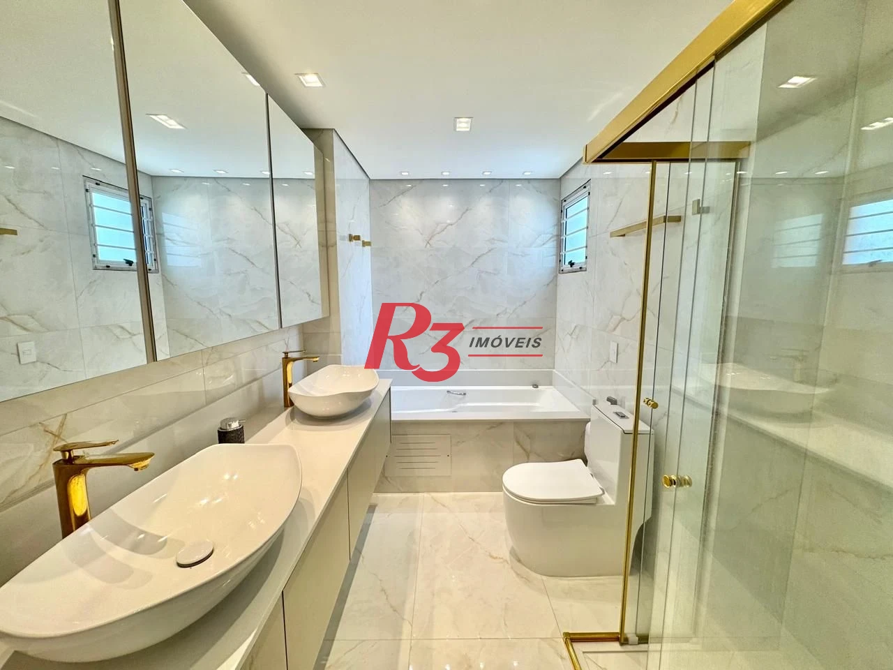 Cobertura com 5 dormitórios à venda, 265 m² por R$ 3.750.000,00 - Gonzaga - Santos/SP