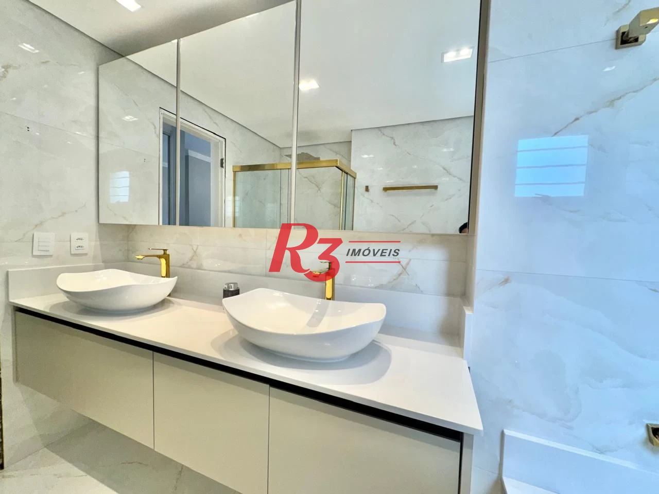 Cobertura com 5 dormitórios à venda, 265 m² por R$ 3.750.000,00 - Gonzaga - Santos/SP