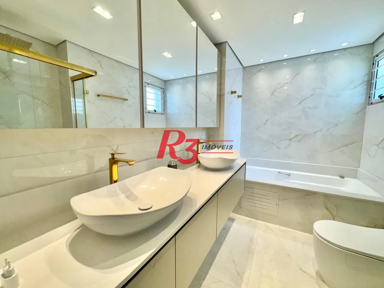Cobertura com 5 dormitórios à venda, 265 m² por R$ 3.750.000,00 - Gonzaga - Santos/SP