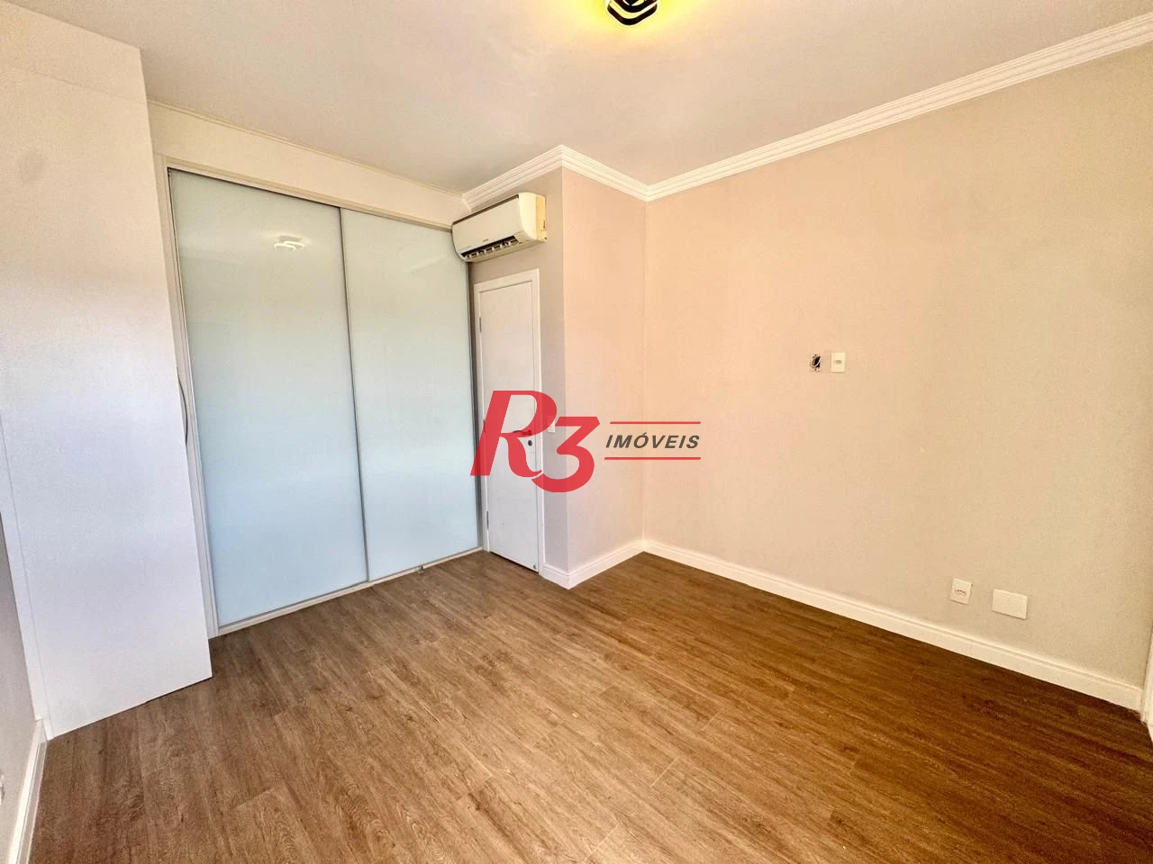 Cobertura com 5 dormitórios à venda, 265 m² por R$ 3.750.000,00 - Gonzaga - Santos/SP