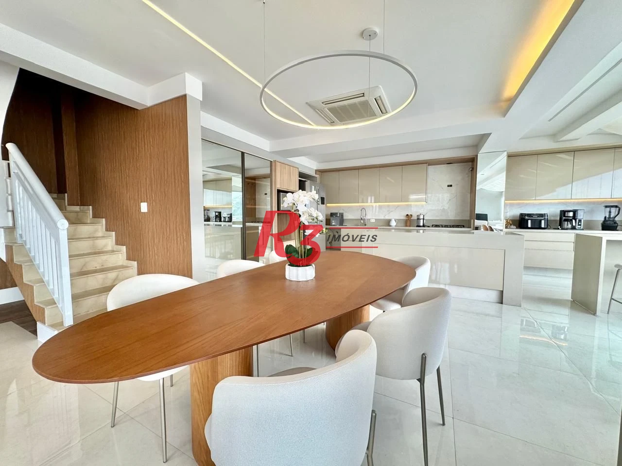 Cobertura com 5 dormitórios à venda, 265 m² por R$ 3.750.000,00 - Gonzaga - Santos/SP