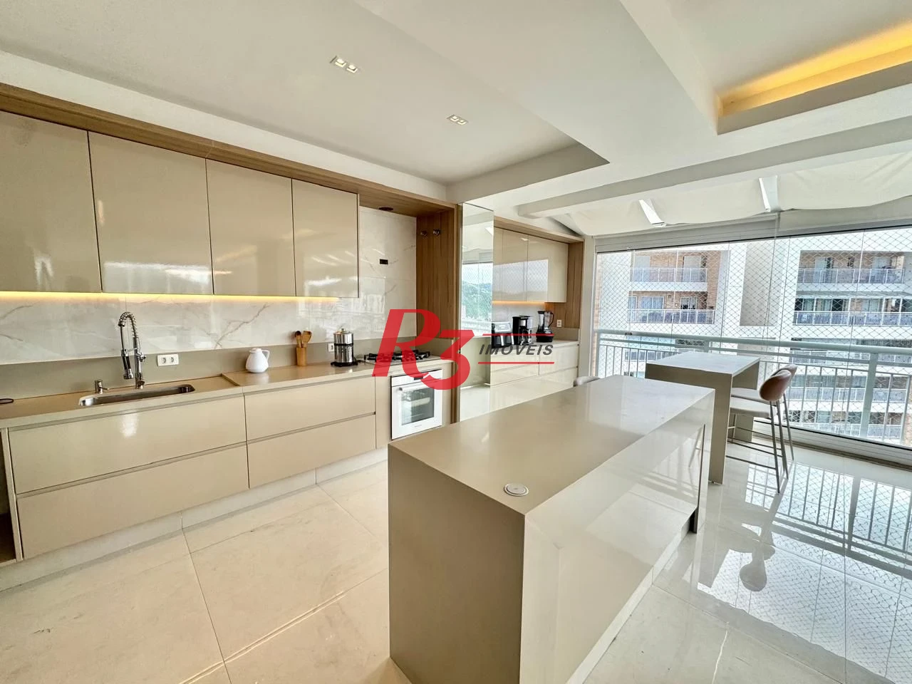 Cobertura com 5 dormitórios à venda, 265 m² por R$ 3.750.000,00 - Gonzaga - Santos/SP