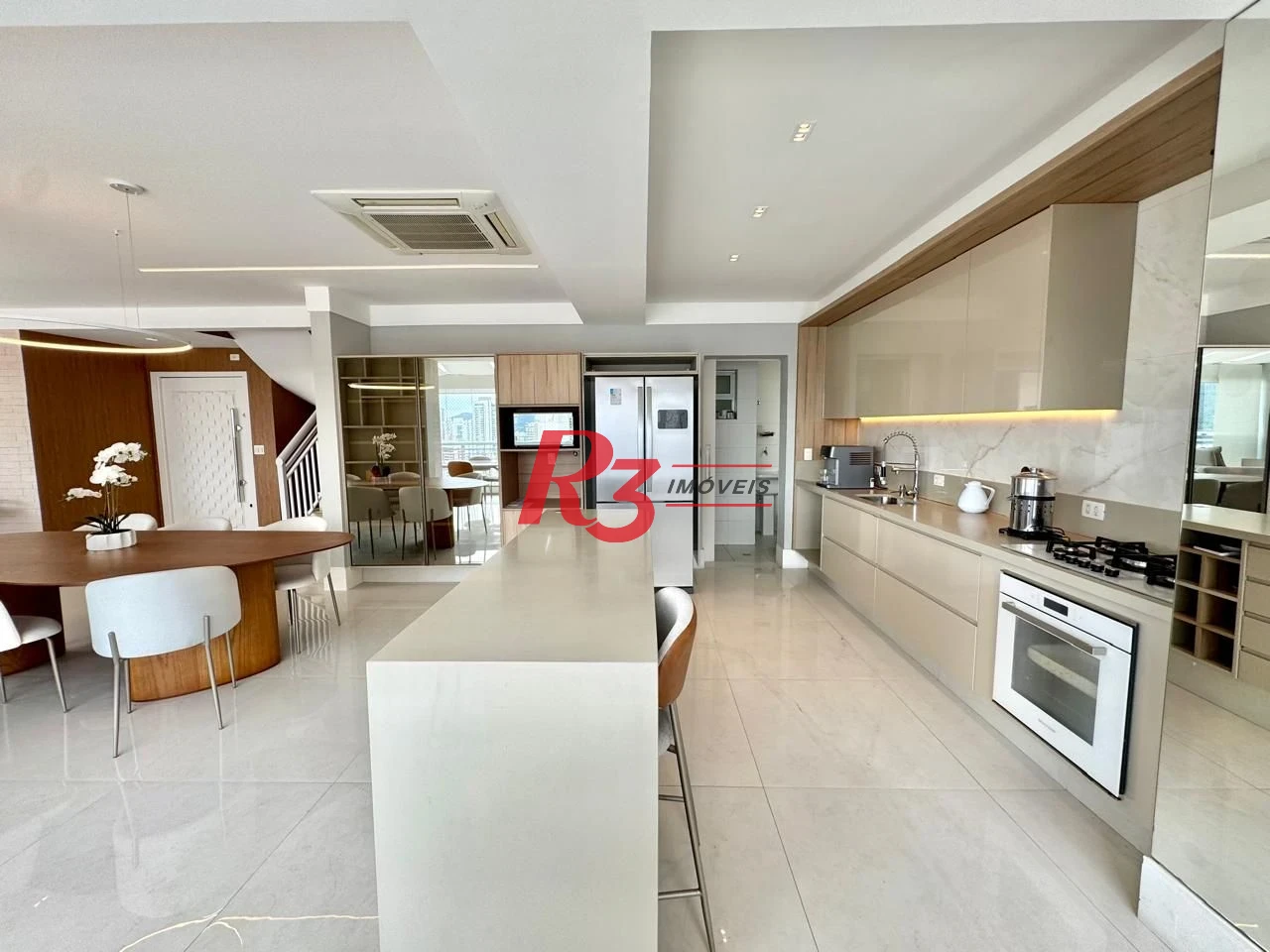 Cobertura com 5 dormitórios à venda, 265 m² por R$ 3.750.000,00 - Gonzaga - Santos/SP