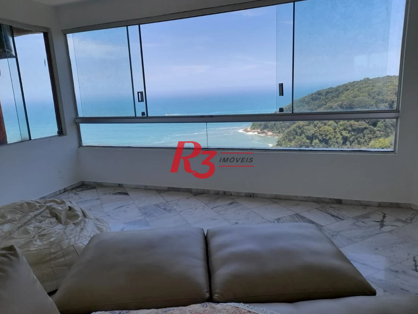 Cobertura com 5 dormitórios à venda, 529 m² por R$ 1.600.000,00 - Morro Sorocotuba - Guarujá/SP