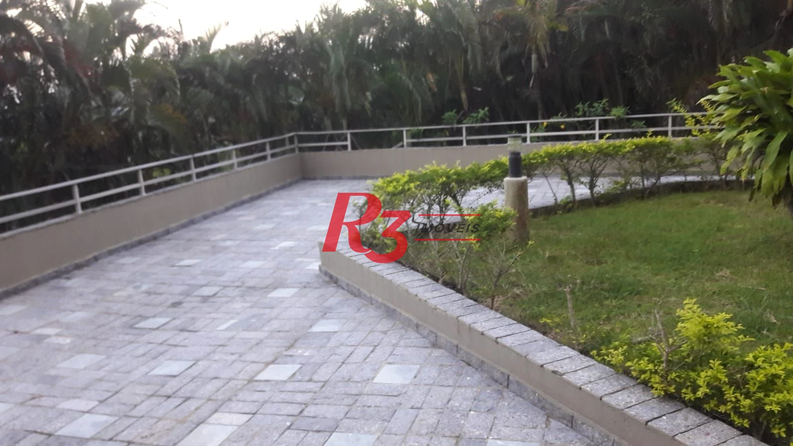 Cobertura com 5 dormitórios à venda, 529 m² por R$ 1.600.000,00 - Morro Sorocotuba - Guarujá/SP